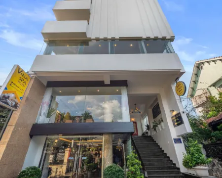 Vina Spa Hotel = โรงแรม วีนา สปา โรงแรมในเว้