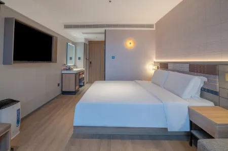 Homeinn Plus Hotel (Zhangjiajie Zhongshang Square South Gate Food Street Store)
