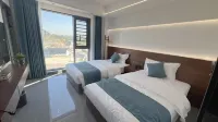 Fenghuang Runxin Chinese Inn Hotels near Shanjiang Miao Village