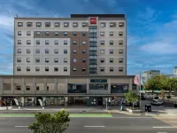 ibis Christchurch Hotels near Peacock Fountain