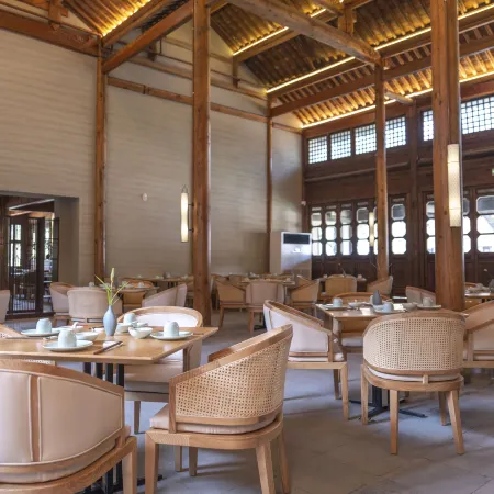 Yanguan Chaolezhicheng Shuishi Hotel