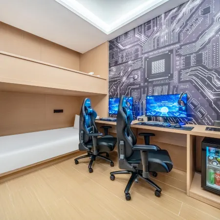 ReMAX Remai Planet E-Sports Hotel (Raffles Bund)