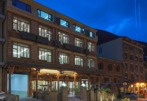 BK Shengsi International Hotel (Hailuogou Moxi Ancient Town)