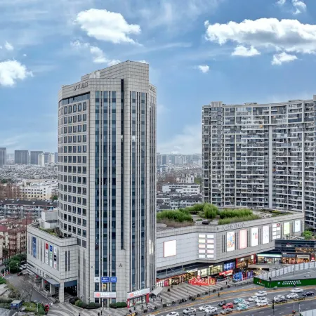 Hang D D East Railway Station IMAX Cinema  Hotel Отели рядом с достопримечательностью «Городской больница в нижнем городке, Чжэнчжоу»