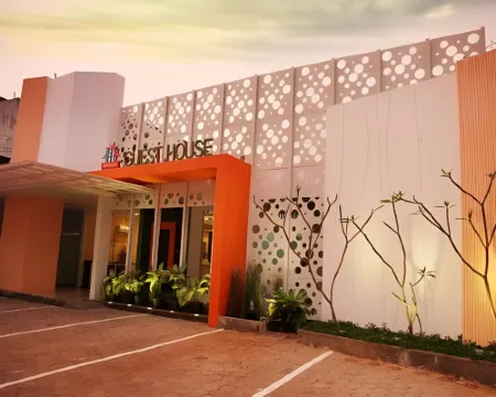Bintang Tiga Guest House Hotels in Banyumanik