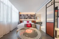 Ibis Hotel (Weihai Weigao Square Xingfu Gate)