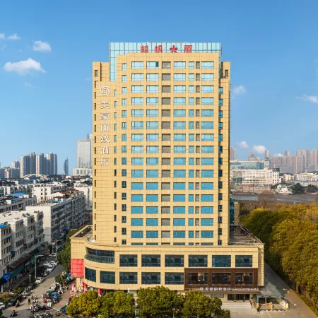 Mehood Ritz Hotel (Wuhu Pedestrian Street Jinghu Park)