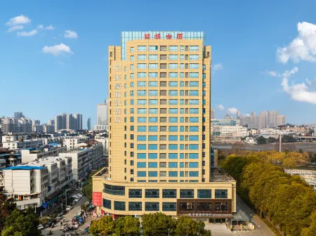 Mehood Ritz Hotel (Wuhu Pedestrian Street Jinghu Park) Отели рядом с достопримечательностью «Anhui Normal University Qijiang College (Wenjin Campus)»