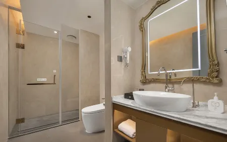 Vienna International Hotel Classic  Luoyang Shanghai Market WandaPlaza Отели рядом с достопримечательностью «Henan University of Science and Technology (Xiyuan Road)»