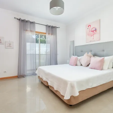 BnB Homes White Rose Garden Apartment with 2 Terraces & 2 Swimming Pools