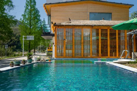 Yinxi Tangquan B&B Отели рядом с достопримечательностью «Fenghuangyuan»