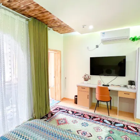 Tekes Muzi Bieyuan Homestay (Baguacheng Lijie Branch)