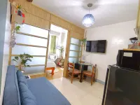 2 Bedroom Suite Condotel with Fast WIFI near BGC and Venice Grand Canal