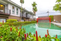 โรงแรม เดอะ เลค ฉลอง - สระว่ายน้ำแบบอินฟินิตี้