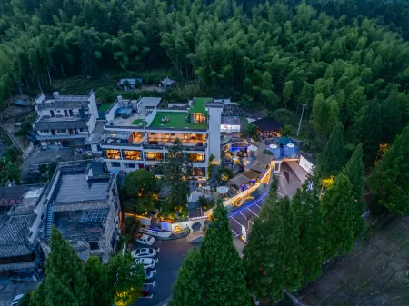 Floral Hotel·Huangshan shi’shangyisu hotel (Hongcun scenic area) Отели рядом с достопримечательностью «Yujianxiuli Water Town»