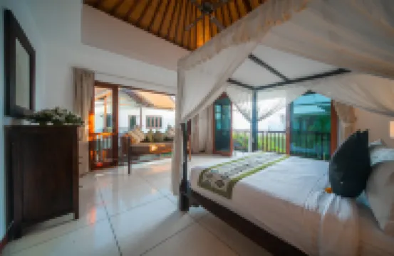 Villa Annecy, Fully Staffed Luxury Villa Central Seminyak