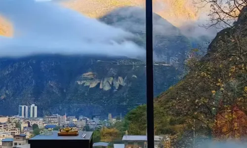 Bipenggou Yunman Redwood Hot Spring Hotel