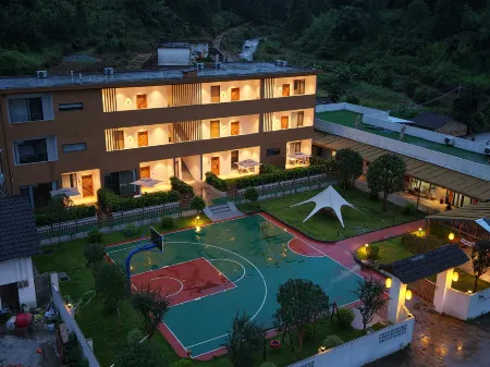 Shanguli Valley Private Hot Spring Resort Courtyard Отели в г. Лечан