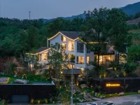 Luanchuan Shiye Homestay - Pools