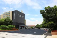 空港假日別墅飯店（廣州白雲國際機場店） 廣東技術師範大學(白雲校區)附近的飯店