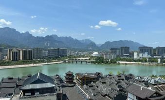 Tianmen Mountain River Homestay