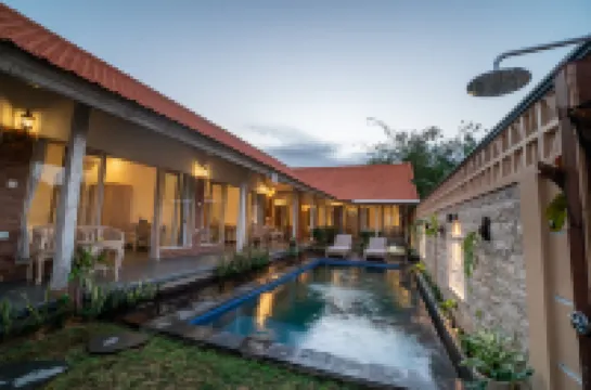 Sundari Bali Guest House Villa Iskandar附近的飯店