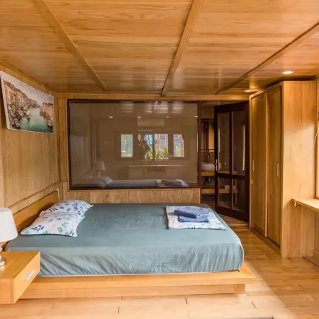 Lan Ha Floating Homestay