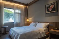 Shangyou • By The Stream Hotels near Building the Peak