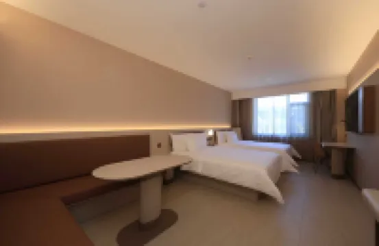 HanTing Hotel (Changchun Hongqi Street Xinmin Plaza) 차오양 주변 호텔