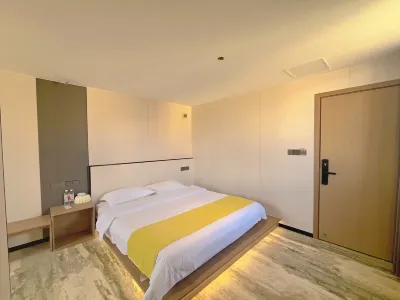 Dashan Xiaopangge's B&B (Yangshan County Specialty Food Street Store) Hotels near Beishansi