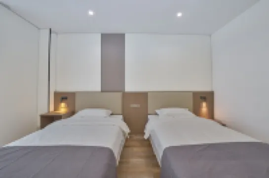 Chuzhou Yilin Hotel (Linlou Community)