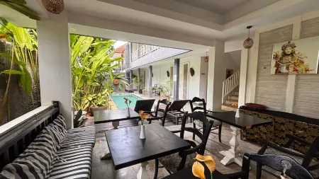 The Kanjeng Suites Petitenget Отели рядом с достопримечательностью «Храм Масчети»