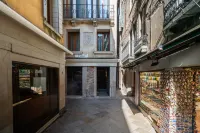 パラッツォ ロタ ラグジュアリー アパートメント