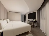 Atour Hotel Hangzhou West Lakeside Longxiangqiao Subway Station Hotels near 白堤
