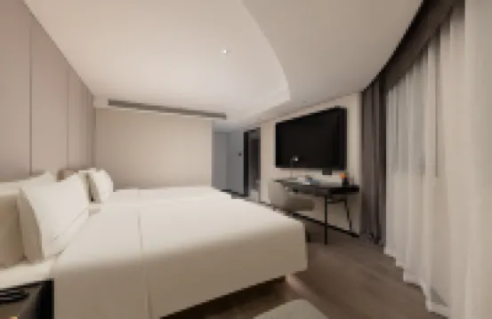 杭州西湖湖濱龍翔橋地鐵站亞朵飯店