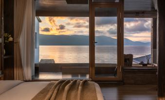 Dali Xiaoqi Rihe Full Scenic Homestay (Erdian)