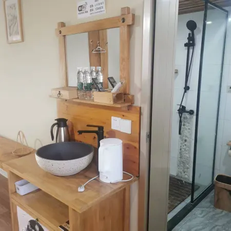 Tianmen Blue Lake Bay Homestay