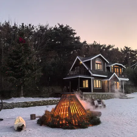 WhisperPeak · Secret WildLuxe Courtyard