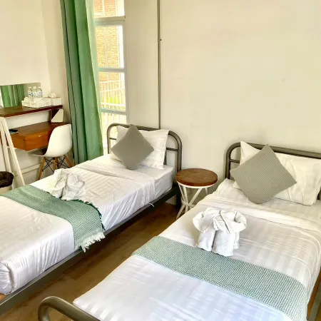 Memmoth Cafe & Hostel in Lampang