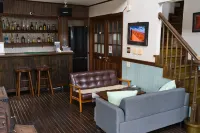 Iza Kamakura Guest House and Bar