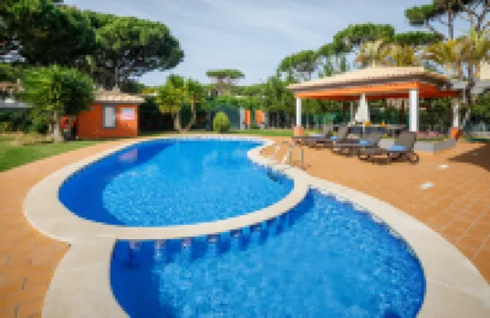 5 Bedroom Private Villa Tenazinha III, pool, garden, BBQ