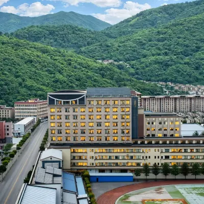 Mehood Lestie Hotel (Nyingchi Municipal Government Gongbu Yinxiang Branch)