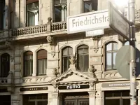 Numa Berlin Checkpoint Charlie