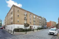 Stylish Whitechapel 1 Bedroom in London Near Elizabeth Line Sleeps 4 - Bathtub