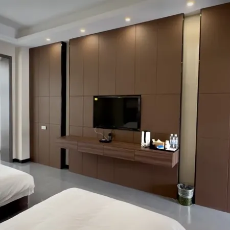 Lakefront Homestay