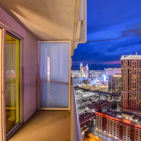 SPHERE VIEW - Signature MGM Resort Lucky Gem Penthouse & Luxury Suites 27817 Отели рядом с достопримечательностью «Арена «Т-Мобайл»»