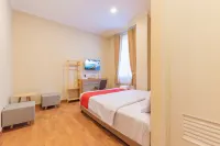 RedDoorz Plus @ Bagusrangin Street 2 - 3-Star