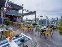 G8 Riverside Hotel & Rooftop Skybar Hotels near Russian Market
