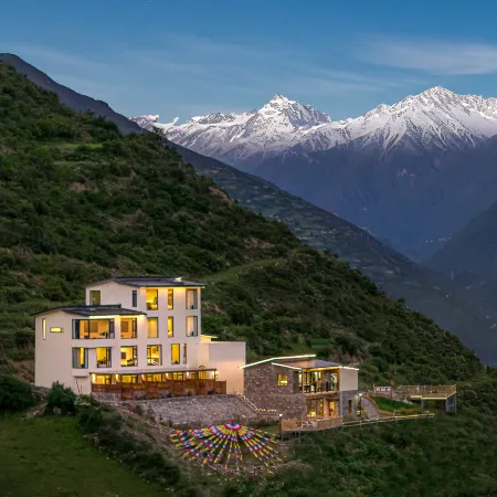 Endless Summer · Cloud Private Hot Spring Homestay(Siguniang Mountain)