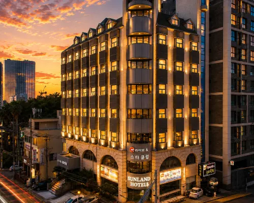 Sunland Hotel Hotels near Elefunsia